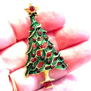 Vintage Christmas tree brooch goldtone green enamel red rhinestones holiday pin